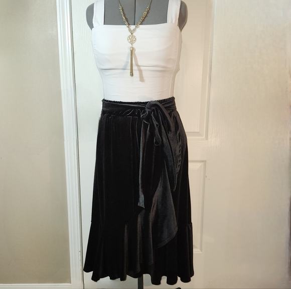 George black velvet tie-waist wrap skirt  in size xl - Picture 4 of 12